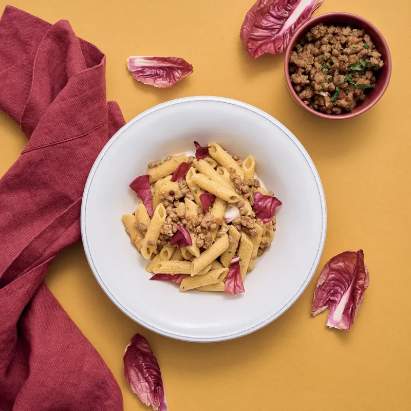 Penne al ragù bianco di vitello e radicchio - Ricette di Pasta con Lupini - Pasta La Molisana